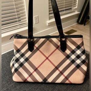 Burberry tote purse